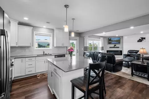 404 Locke Pointe Dr NE, Fridley, MN 55432