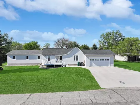 204 W High St, Russell, MN 56169