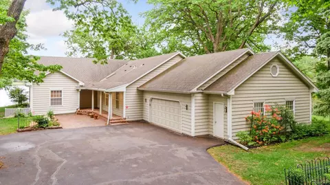 6 W Shore Rd, North Oaks, MN 55127