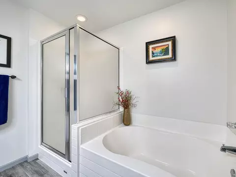 Bath - 321 Creekside Dr, Buffalo, MN 55313 photo 2 of 3
