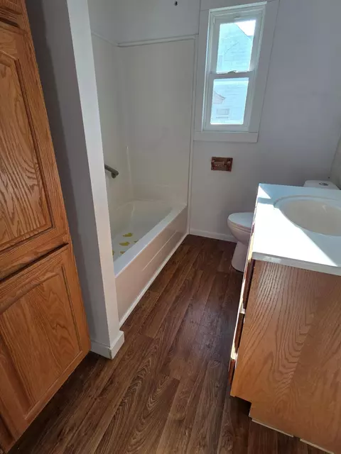 Bath - 508 5th St, Kenyon, MN 55946 photo 1 of 2