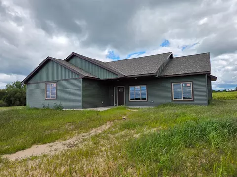 39455 Oriole Ave, North Branch, MN 55056