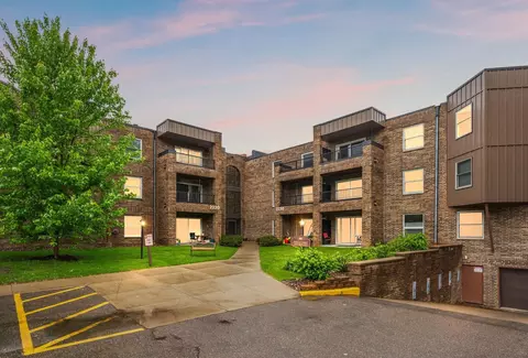 2230 Midland Grove Rd #207, Roseville, MN 55113