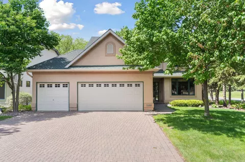 10404 Spyglass Dr, Eden Prairie, MN 55347