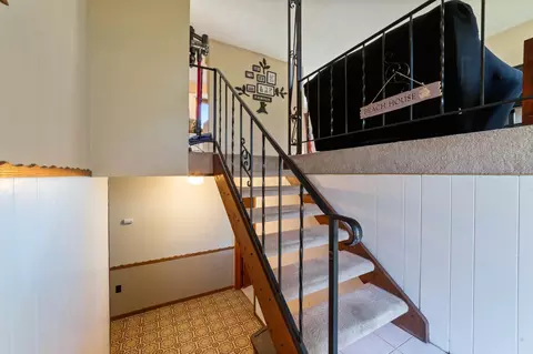 Entry Way - 212 E Willow St, Duluth, MN 55811 photo 2 of 3