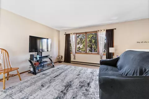 Living - 212 E Willow St, Duluth, MN 55811 photo 1 of 4