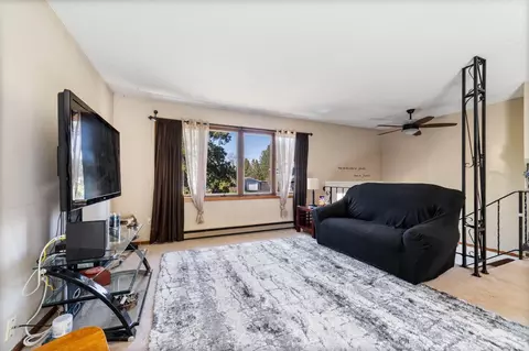 Living - 212 E Willow St, Duluth, MN 55811 photo 2 of 4