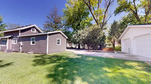 Exterior - 711 3rd St SE, Willmar, MN 56201 photo 3 of 11