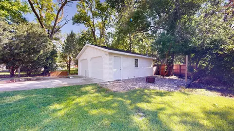 Exterior - 711 3rd St SE, Willmar, MN 56201 photo 4 of 11