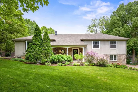 18120 Hummingbird Rd, Deephaven, MN 55391