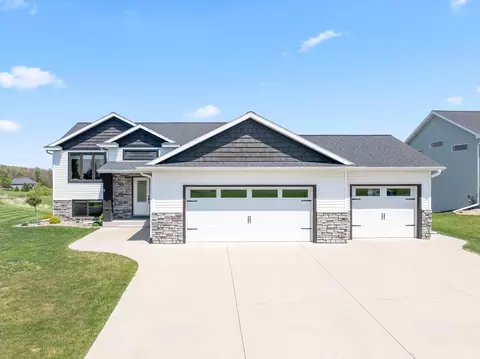 409 10th St NW, Dodge Center, MN 55927