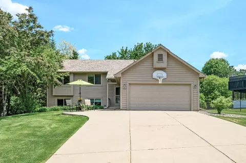 17008 Glenwood Ave, Lakeville, MN 55044