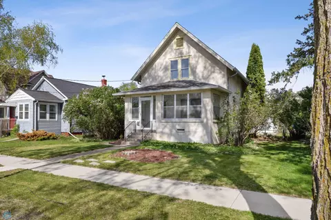 703 Oak St N, Fargo, ND 58102