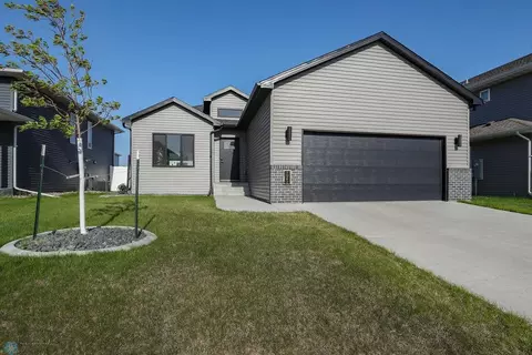 1082 Ashley Dr W, West Fargo, ND 58078