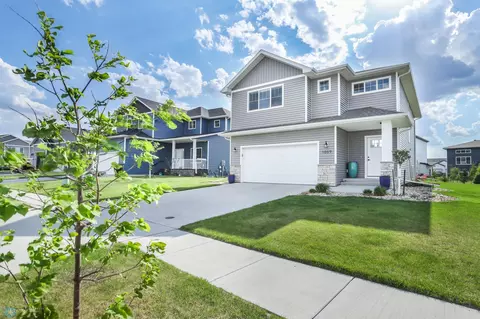 1069 Ashley Dr W, West Fargo, ND 58078