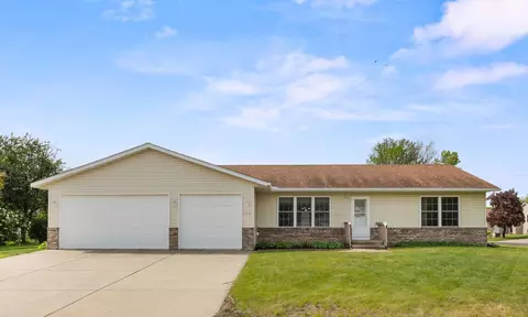 116 Cedar Dr, Lester Prairie, MN 55354