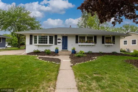 46 Langer Cir, West Saint Paul, MN 55118