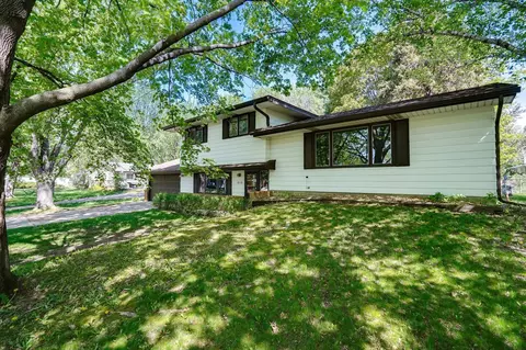 6116 Birchwood Rd, Woodbury, MN 55125