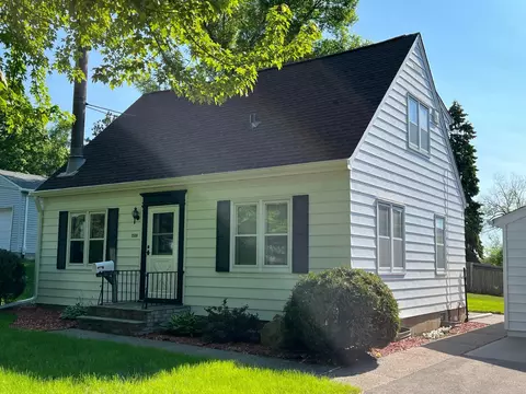 2559 Westview Ter, Hopkins, MN 55305