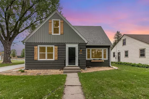 507 N 4th St, Le Sueur, MN 56058
