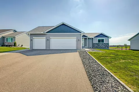 713 Deer Trl, Montgomery, MN 56069