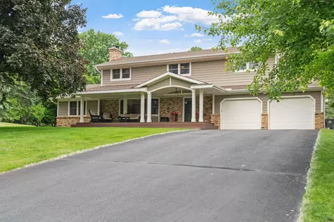 6919 Rosemary Rd, Eden Prairie, MN 55346