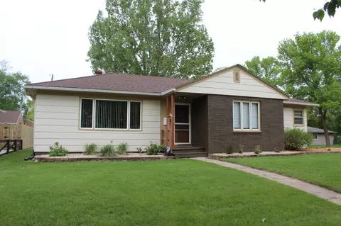 913 N Cleveland Ave, Fergus Falls, MN 56537