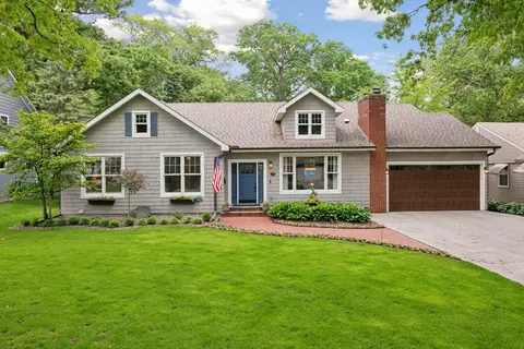 5220 W 56th St, Edina, MN 55436