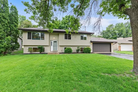 824 96th Ln NE, Blaine, MN 55434