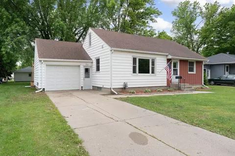 204 10th Ave NE, Waseca, MN 56093