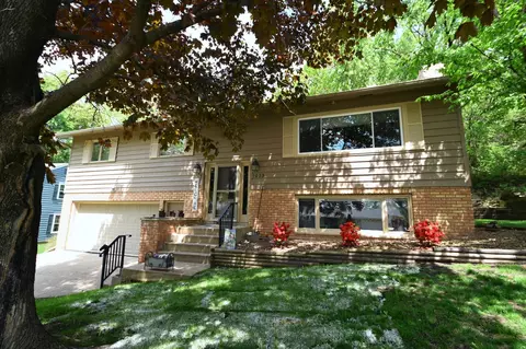 1023 Sierra Ln NE, Rochester, MN 55906