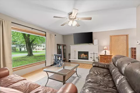 5505 Joyce St, Maple Plain, MN 55359 photo 2