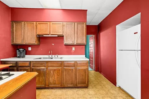 Kitchen - 4328 Oneida St, Duluth, MN 55804 photo 2 of 4