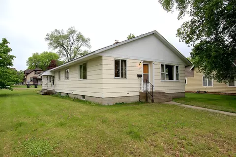 136 Monroe St SE, Hutchinson, MN 55350