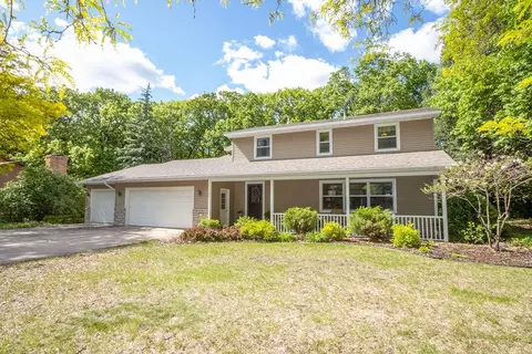 196 Mary Cir, North Mankato, MN 56003