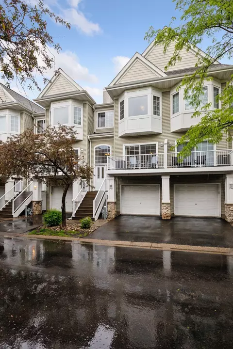 748 Fairfield Cir, Minnetonka, MN 55305