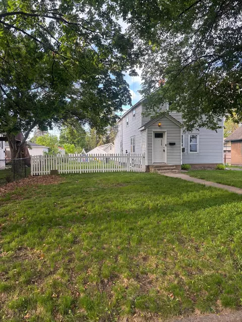 2428 14th Ave E, North Saint Paul, MN 55109