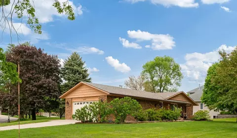1977 Bay St, Worthington, MN 56187