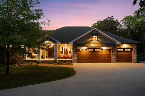 4209 Maple Ln, Minnetonka, MN 55345