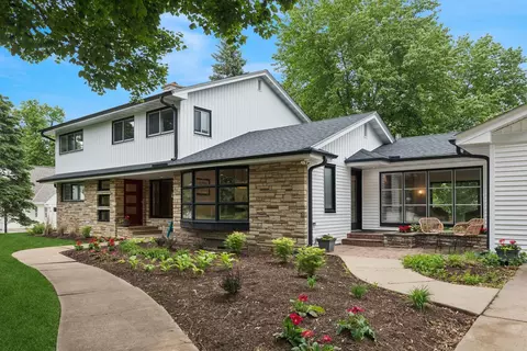 124 Paisley Ln, Golden Valley, MN 55422