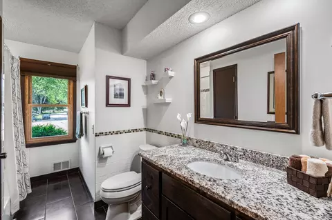 Bath - 9030 Kell Cir, Bloomington, MN 55437 photo 1 of 4