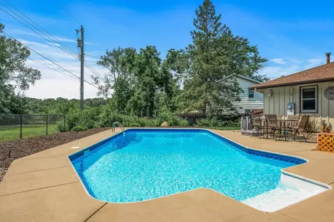 9030 Kell Cir, Bloomington, MN 55437