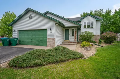 604 N Brookview Ln SW, Isanti, MN 55040