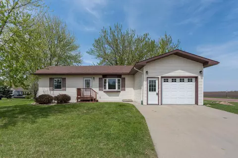 1029 Upper Valley Dr, Blue Earth, MN 56013