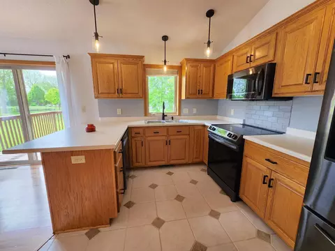 Kitchen - 610 3rd Ave NE, Plainview, MN 55964 photo 3 of 4
