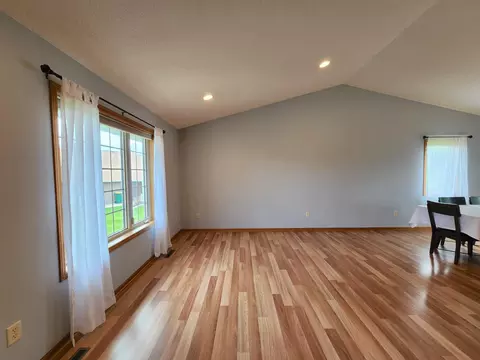Living - 610 3rd Ave NE, Plainview, MN 55964 photo 2 of 4