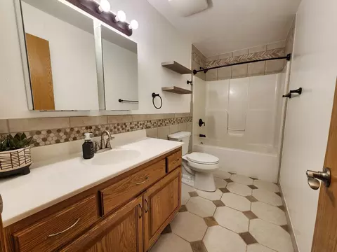 Bath - 610 3rd Ave NE, Plainview, MN 55964 photo 1 of 3
