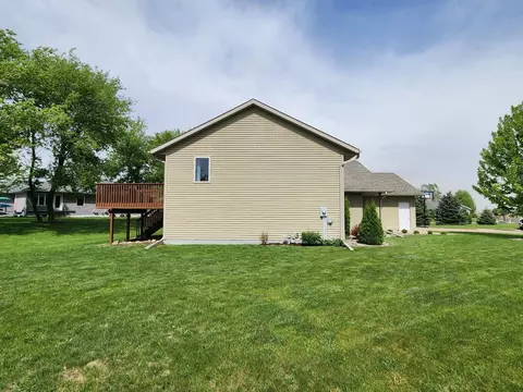 Exterior - 610 3rd Ave NE, Plainview, MN 55964 photo 3 of 7