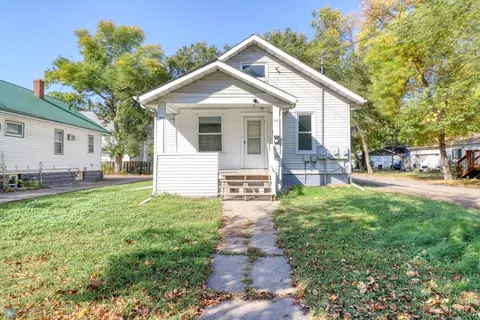 1010 University Dr N, Fargo, ND 58102