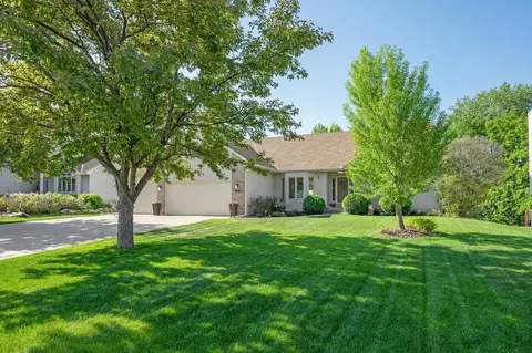 1059 Bluff Pass S, Chaska, MN 55318